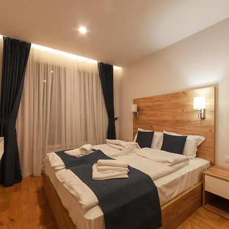 Sunset Apartment *